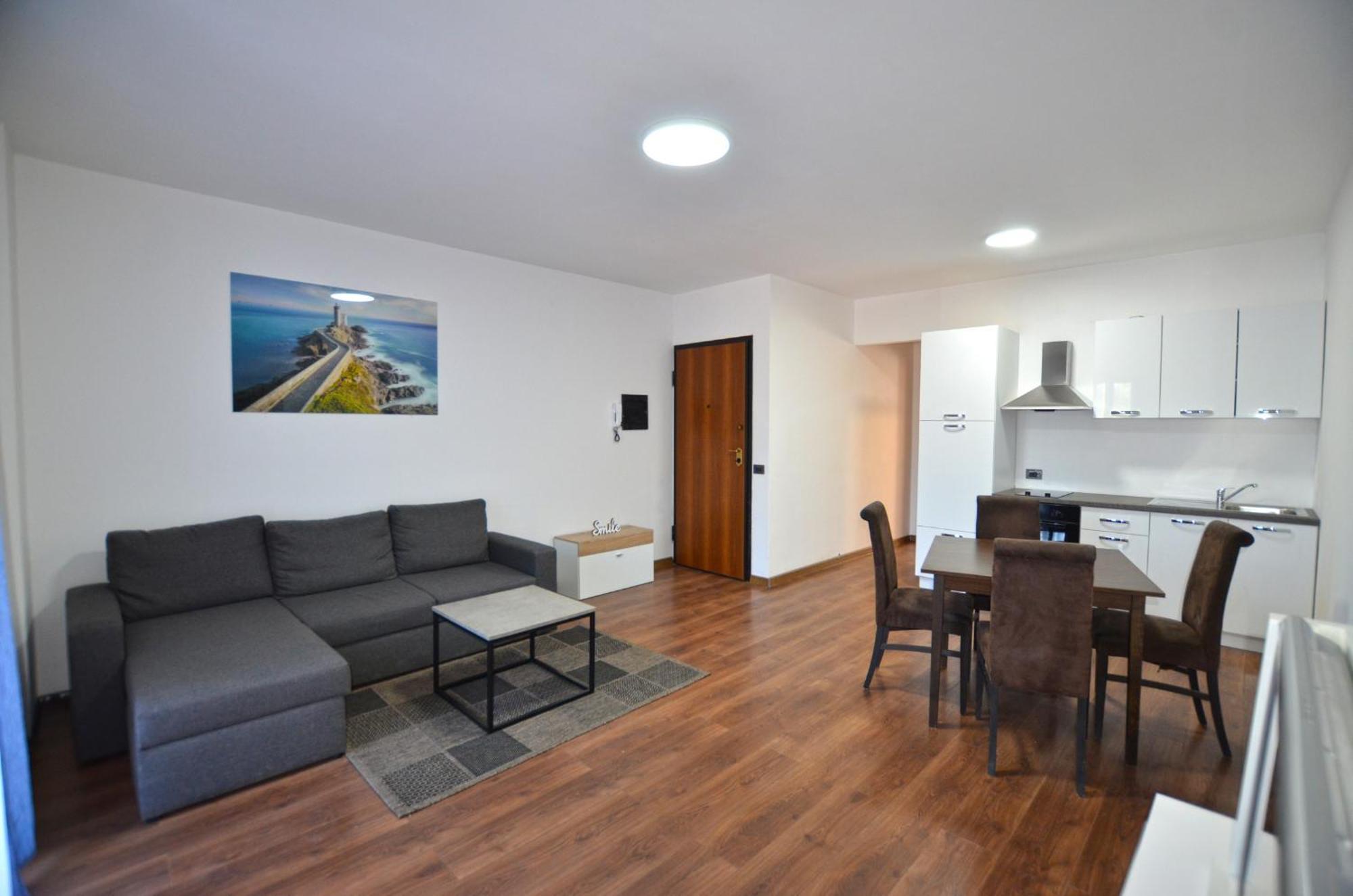 La Luna Sa Terasom I Parkingom Apartament